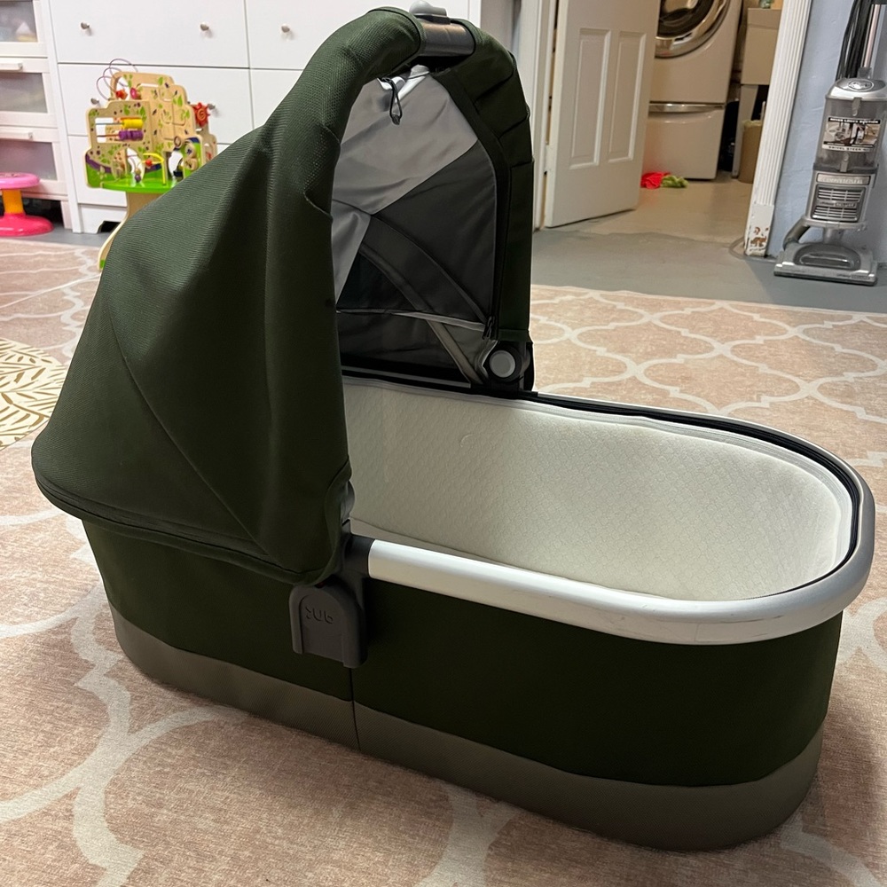 Uppa baby vista bassinet. Compatible with Vista stroller. Perf condition